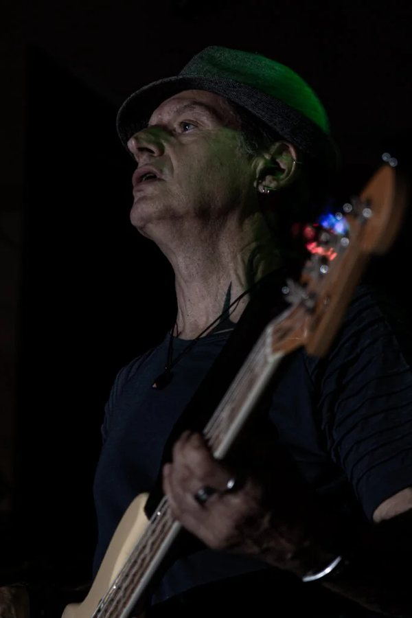 NooNCoverBand, bassiste en concert